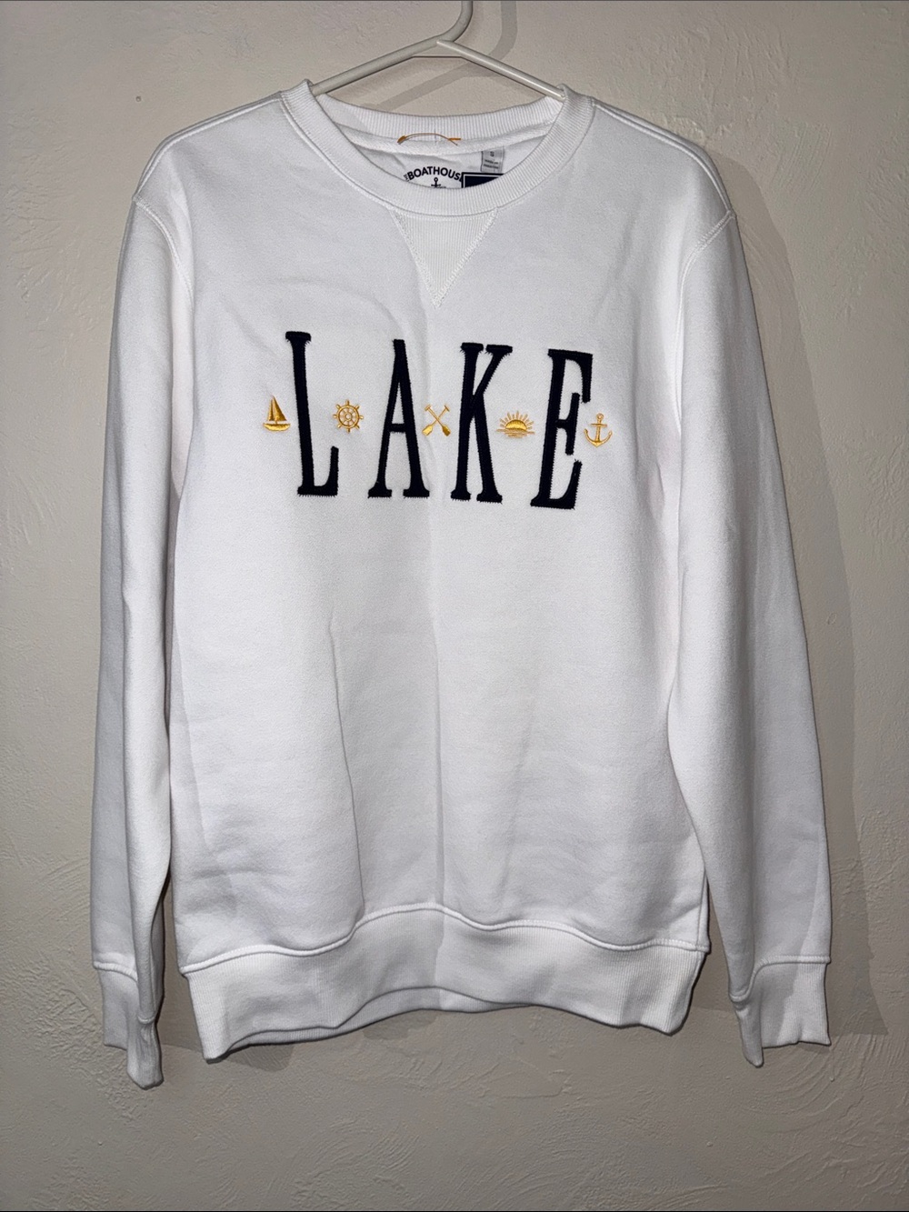 The Boathouse Boutique Lake Crew Sweatshirt White S NWT